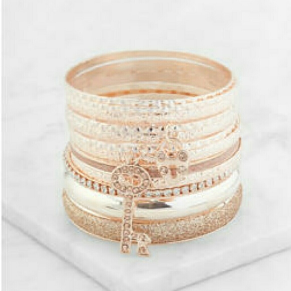 Jewelry - ⬇LAST CHANCE PRICE ⬇Rose Gold Metallic Bangle Set